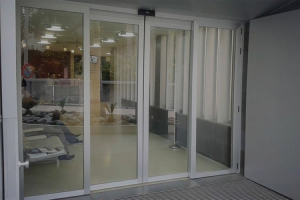 Destacado puertas de vidrio